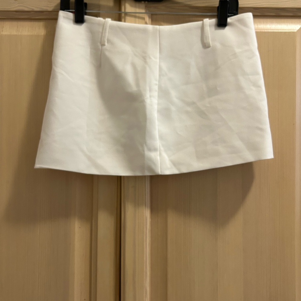 Chic White Mini Skirt